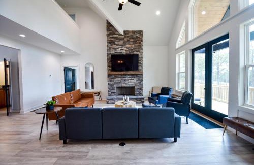 Ellijay Casa | Mountain Peak Lodge: Where Games and Views Meet