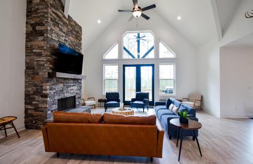 Ellijay Casa | Mountain Peak Lodge: Where Games and Views Meet