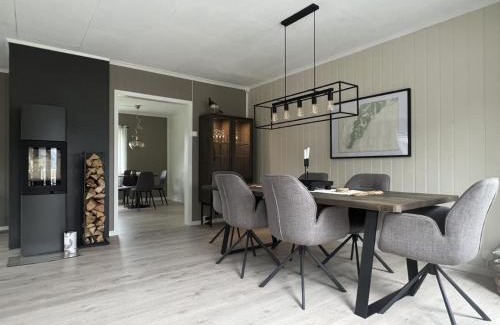 Sørvagen Casa | Mountain Peak Retreat