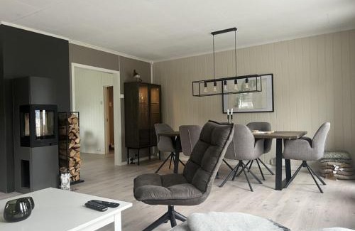 Sørvagen Casa | Mountain Peak Retreat