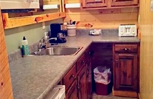 Hill City Cabina | Mountain Peaks Inn, ELKHORN MOUNTAIN SUITE, Downtown Hill City