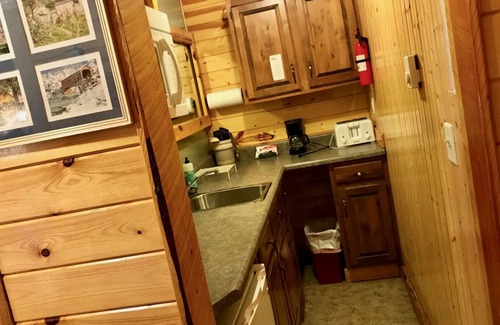 Hill City Cabina | Mountain Peaks Inn, ELKHORN MOUNTAIN SUITE, Downtown Hill City