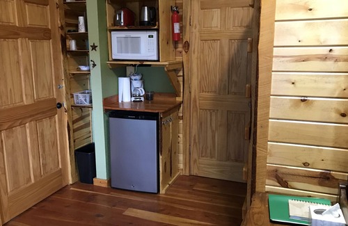 Hill City Cabina | Mountain Peaks Inn, GREEN MOUNTAIN SUITE, Downtown Hill City