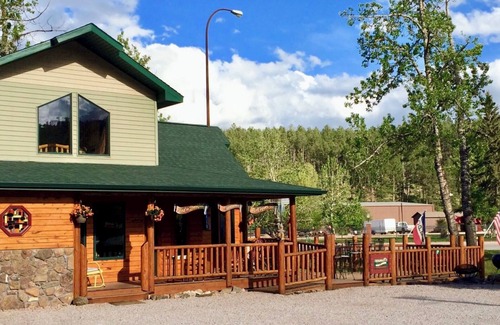 Hill City Cabina | Mountain Peaks Inn, GREEN MOUNTAIN SUITE, Downtown Hill City