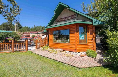 Hill City Cabina | Mountain Peaks Inn, OLD BALDY MTN SUITE, Downtown Hill City