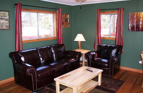 Estes Park Casa | Mountain Pine Cabin by Rocky Mountain Resorts- #20NCD0296