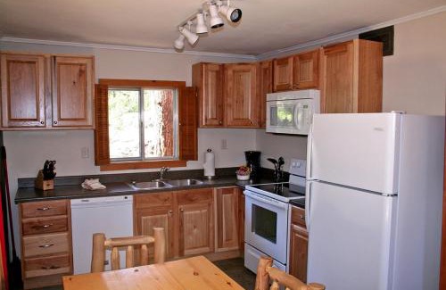 Estes Park Casa | Mountain Pine Cabin by Rocky Mountain Resorts- #20NCD0296