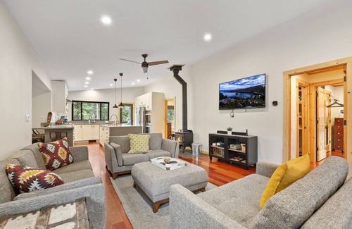 Mountain View Estates Casa | Mountain Pine Memories - Dogs + Hot tub + E-bikes