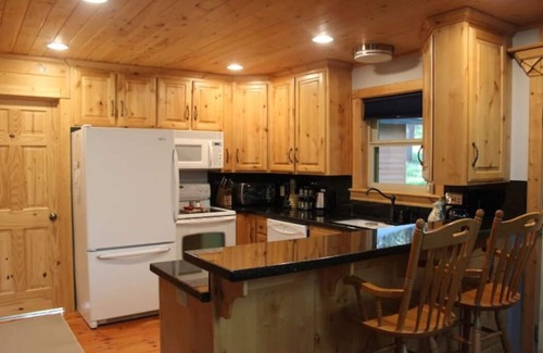 Rea Cabina | Mountain Pines Luxury Cabin 3 Bedrms+Hot Tub+WiFi