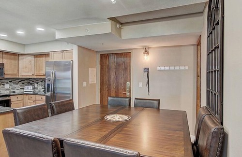 Copper Mountain Village Condominio | Mountain Plaza 2 Bedroom Condo #403 by RedAwning