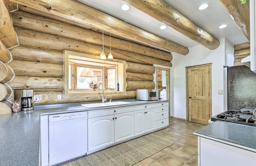 Glenwood Springs Casa | Mountain Retreat w/ Deck: Ski, Soak, Golf & Hike!