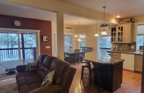 Easton Casa | Mountain Retreat at Lake Kachess