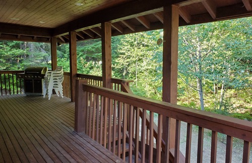 Easton Casa | Mountain Retreat at Lake Kachess