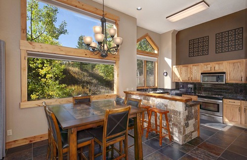 Three Peaks Casa | Mountain Retreat Near Hiking and Golf In Silverthorne