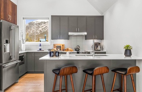 Canmore Condominio | Mountain Retreat: Spacious 3BR w/Spectacular Views