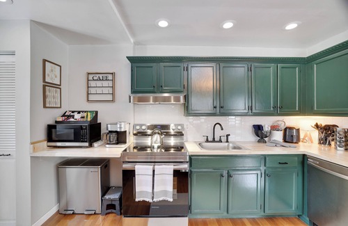 Albrightsville Cabina | Mountain Retreat + Hot Tub + Fire Pit + Game Room + Theater Room