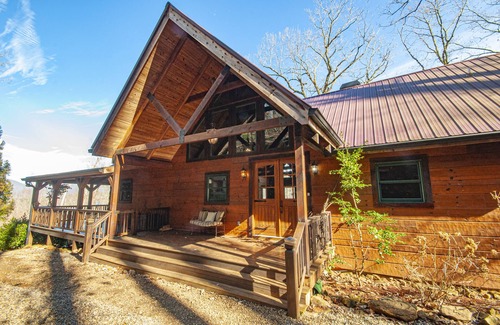 Hayesville Cabina | Mountain Retreat w/4 Bedrooms, Mtn. Views, Hot Tub, Internet and much more.