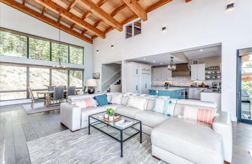 Bailey Casa | Mountain Retreat W Fire Pit & Deck Views