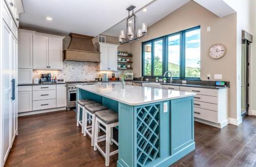 Bailey Casa | Mountain Retreat W Fire Pit & Deck Views