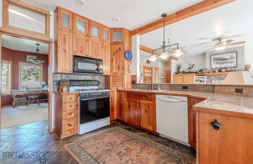 Jefferson County Casa | Mountain Retreat with Views, Nature and Comfort