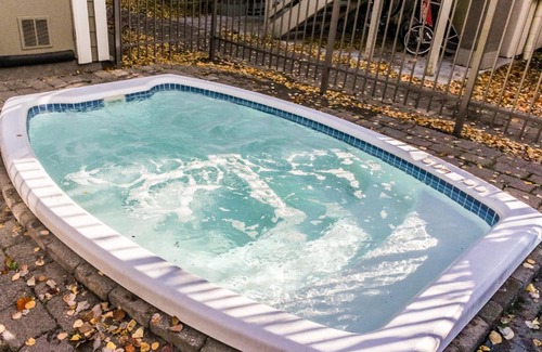 Warm Springs Casa | Mountain Retreats