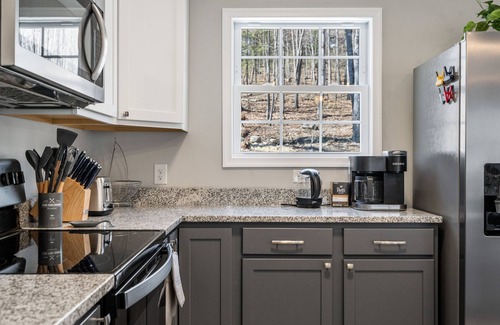 Massanutten Casa | Mountain scenery + Dog Friendly + Hot tub + New finished basement 2023!