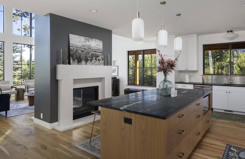 Victor Casa | Modern Luxury Home with Hot Tub Near the Tetons, Targhee and Jackson Hole