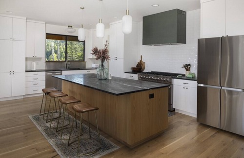 Victor Casa | Modern Luxury Home with Hot Tub Near the Tetons, Targhee and Jackson Hole