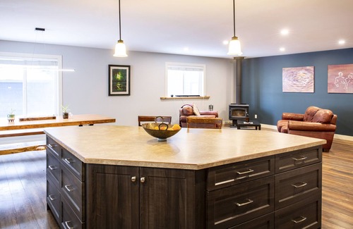 Revelstoke Casa | Mountain-Side Escape