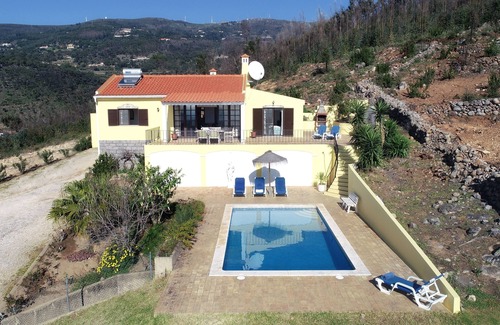 Monchique Casa | Villa junto a la montaña con vistas a la costa, ideal para relajarse, con piscina.