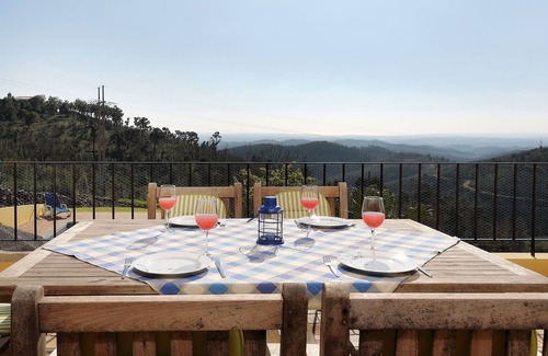 Monchique Casa | Villa junto a la montaña con vistas a la costa, ideal para relajarse, con piscina.