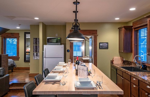 Valley West Casa | Mountain Studio - luxury finishes in upscale neighborhood, e-bikes included!