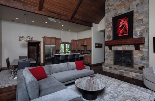 Whitefish Apartamento | Mountain-Style Home w/Fireplace, Patio & Full Access of Resort Amenities