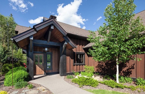 Whitefish Apartamento | Mountain-Style Home w/Fireplace, Patio & Full Access of Resort Amenities