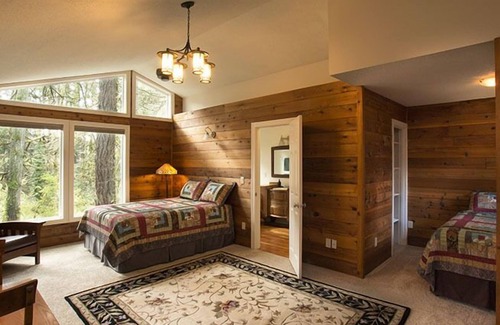 McMinnville Cabina | Mountain Style Lodge a 4 cuadras del centro de McMinnville. Un oasis de paz!