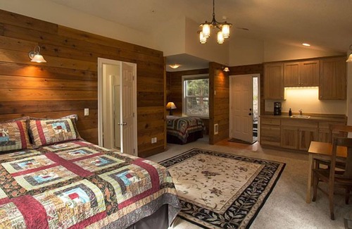 McMinnville Cabina | Mountain Style Lodge a 4 cuadras del centro de McMinnville. Un oasis de paz!