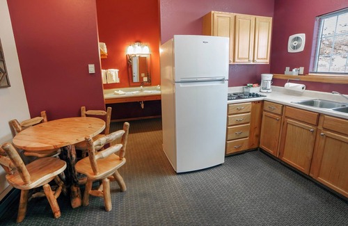 Estes Park Chalet De Esquí | Mountain style one bedroom with fireplace