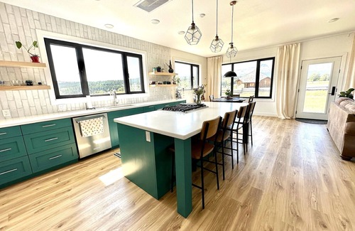 East Glacier Park Village Casa | Mountain Time House, Newly Built, Unobstructed Mountain View’s