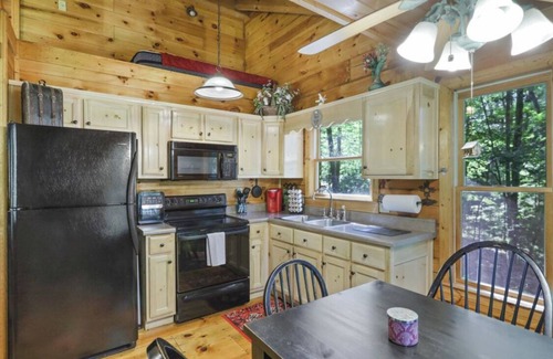 Blue Ridge Cabina | Mountain Top cabin when you need a break from EVERYTHING! Last min ok. No min nt