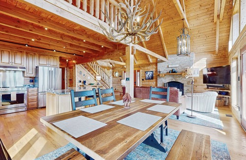 Franklin Cabina | Mountain Top Cabin with Fireplace, Central A/C, Full Kitchen, and WIFI