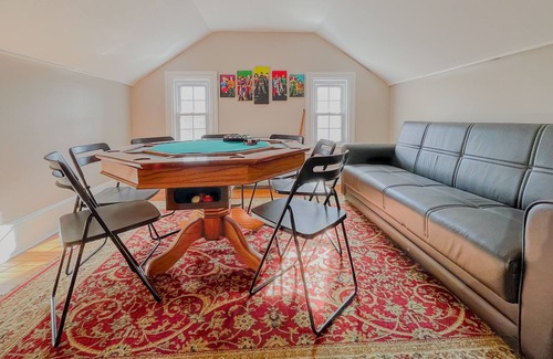 Ellenville Otro | Mountain Top Farmhouse near Minnewaska: Hot Tub, Fireplace & Fire Pit