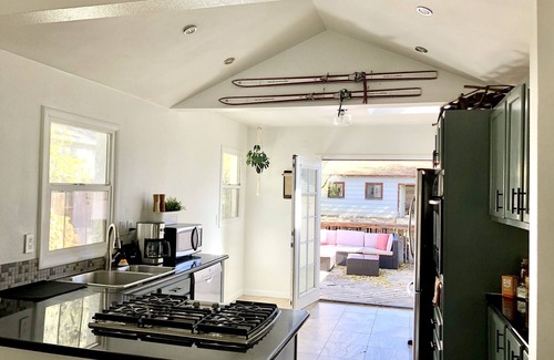 East Colorado Springs Casa | ☆ Mountain Topaz Getaway☆ Private Home Near Downtown, New Luxury Shower