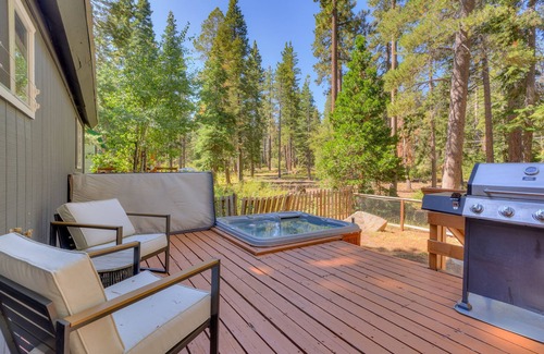 Tahoma Cabina | Mountain Treasure: 2 BR, 2 BA Cabin / Bungalow in Tahoma, Sleeps 6