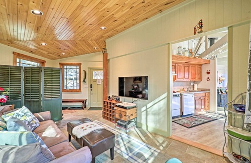 Beech Mountain Cabaña | Mountain Treehouse: A Unique Hilltop Hideaway