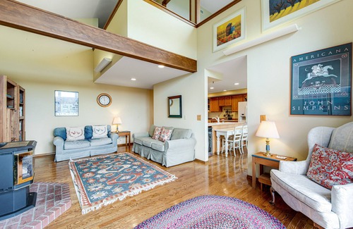 Enumclaw Casa | Mountain & Valley View Home with Private Hot Tub, Large Deck, 2 Gas Fireplaces