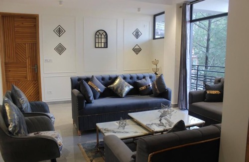 Kumarhatti Apartamento | Mountain & Valley View Luxury 2 BHK Kasauli