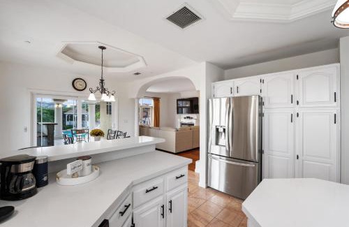 Canoga Park Casa | Mountain View Luxury Estate with Pool in West Hills