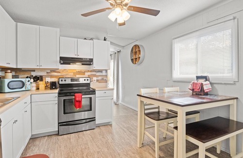 Wake County Casa | Mountain Vibes - Pleasant Serene Private Townhome