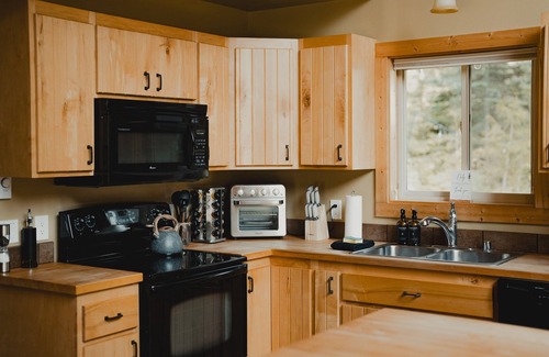 Paradise Estates Cabina | Mountain Vibes w/ HotTub I Firepit l Games l EV