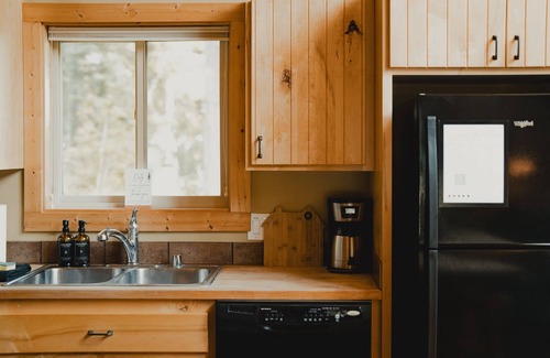 Paradise Estates Cabina | Mountain Vibes w/ HotTub I Firepit l Games l EV